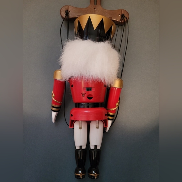 Telco 2001 Animated Musical Nutcracker Marionette Red Christmas Decor - Picture 6 of 10